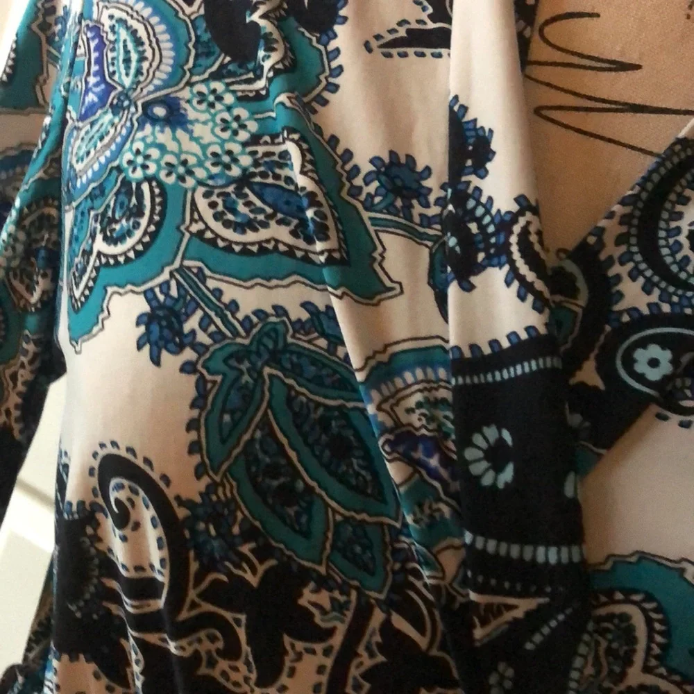 Linea Donatella blue paisley short robe